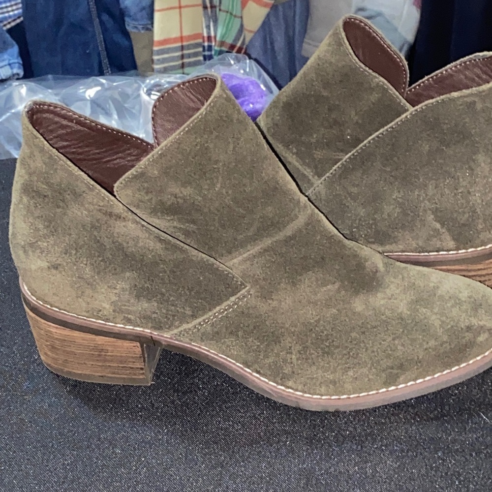 ME TOO ZEST MOSS GREEN WO SIZE 7.5 SUEDE LEATHER ANKLE BOOT‎ CLEAN EUC